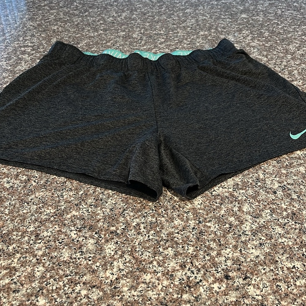 Nike Charcoal Gray Athletic Shorts for Training Size XL Draw string waist. - Picture 1 of 9